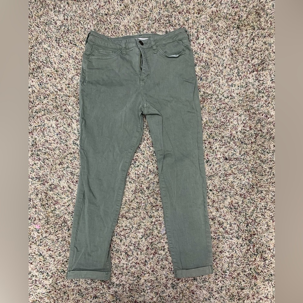 High Rise, Curvy crop pants by SO. (11/30w)